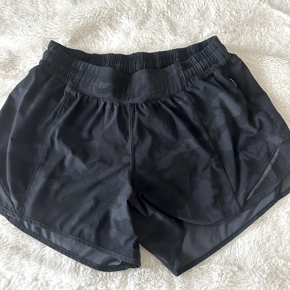 Lululemon Black Camo Hottie Hots 4 Inch